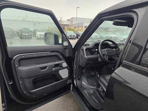 Used 2024 Land Rover Defender 130 X-Dynamic SE image 21