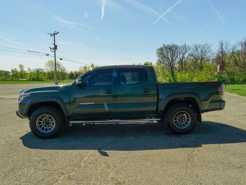 Used 2022 Toyota Tacoma TRD Off-Road w/ TRD Premium Off Road Package AWD/4WD image 5