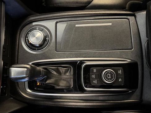 Used 2021 Nissan Armada SV image 27