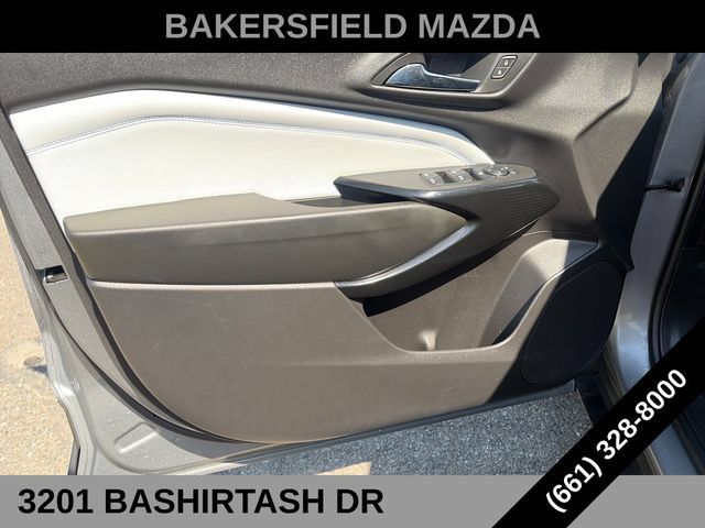 Used 2025 Chevrolet Trax LT FWD image 10