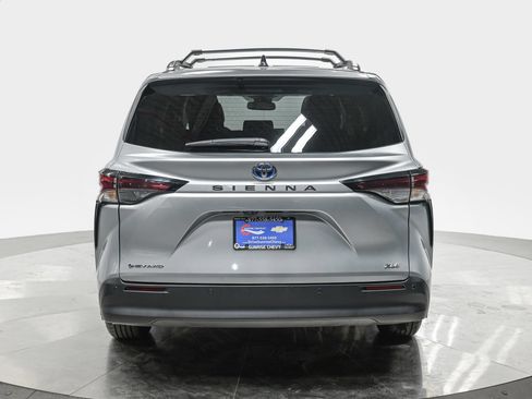 Used 2025 Toyota Sienna XLE w/ XLE Plus Package AWD/4WD image 5