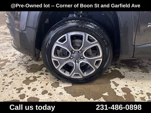 Used 2018 Jeep Renegade Limited w/ UConnect 8.4 Nav Group AWD/4WD image 11