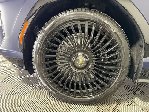 Used 2025 Lamborghini Urus SE AWD/4WD image 9