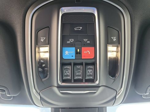 Used 2025 Jeep Wagoneer S Limited AWD/4WD image 18