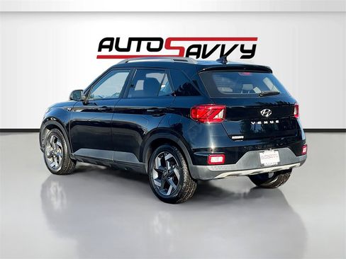 Used 2022 Hyundai Venue SEL w/ Cargo Package image 5
