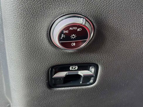 Used 2024 Mercedes-Benz GLC 300 4MATIC image 10