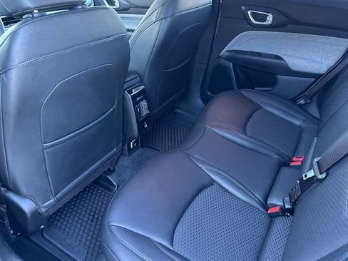 Used 2025 Jeep Compass Latitude w/ Convenience Group image 13