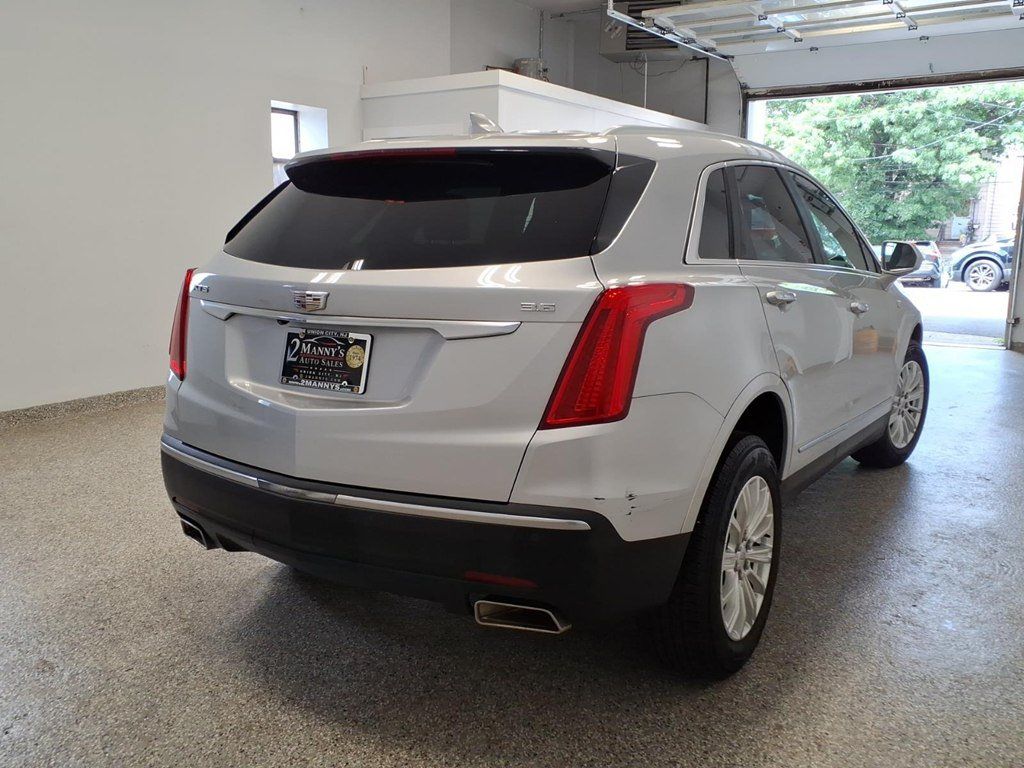 Used 2017 Cadillac XT5 FWD image 4