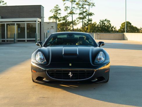 Used 2010 Ferrari California RWD image 7