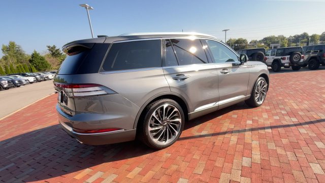 Used 2025 Lincoln Aviator Reserve w/ Illumination Package RWD image 9