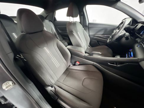 Used 2025 Hyundai Elantra Sport w/ Cargo Package FWD image 31