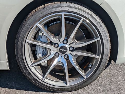 Used 2025 Genesis G70 2.5T image 10