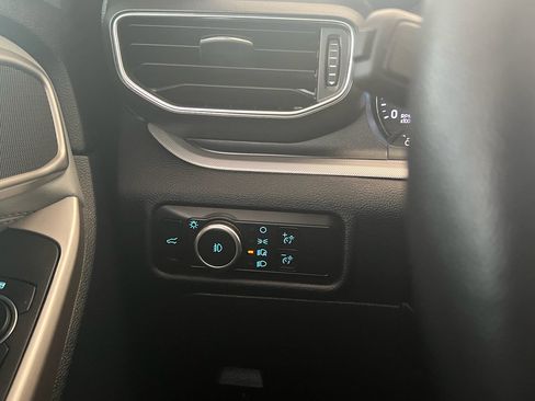 Used 2023 Ford Explorer XLT w/ Equipment Group 202A RWD image 25