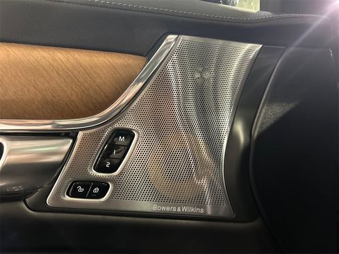 Used 2018 Volvo S90 T8 Inscription w/ Convenience Package image 21