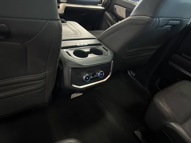 Used 2025 Ford Expedition Active AWD/4WD image 18