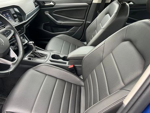 Used 2024 Volkswagen Jetta SE image 9