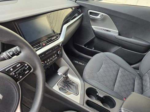Used 2022 Kia Niro LX FWD image 27