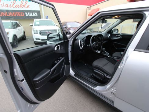 Used 2020 Kia Soul S image 29