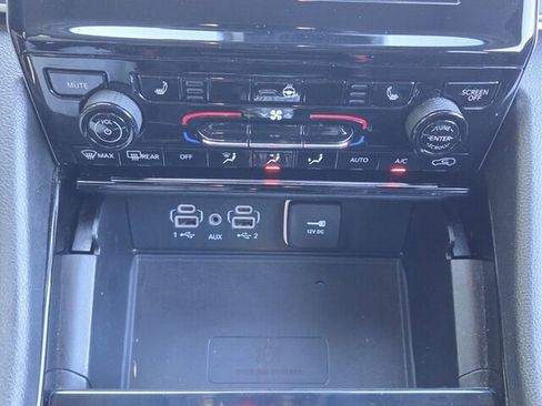 Used 2023 Jeep Grand Cherokee Laredo w/ Luxury Tech Group I RWD image 21