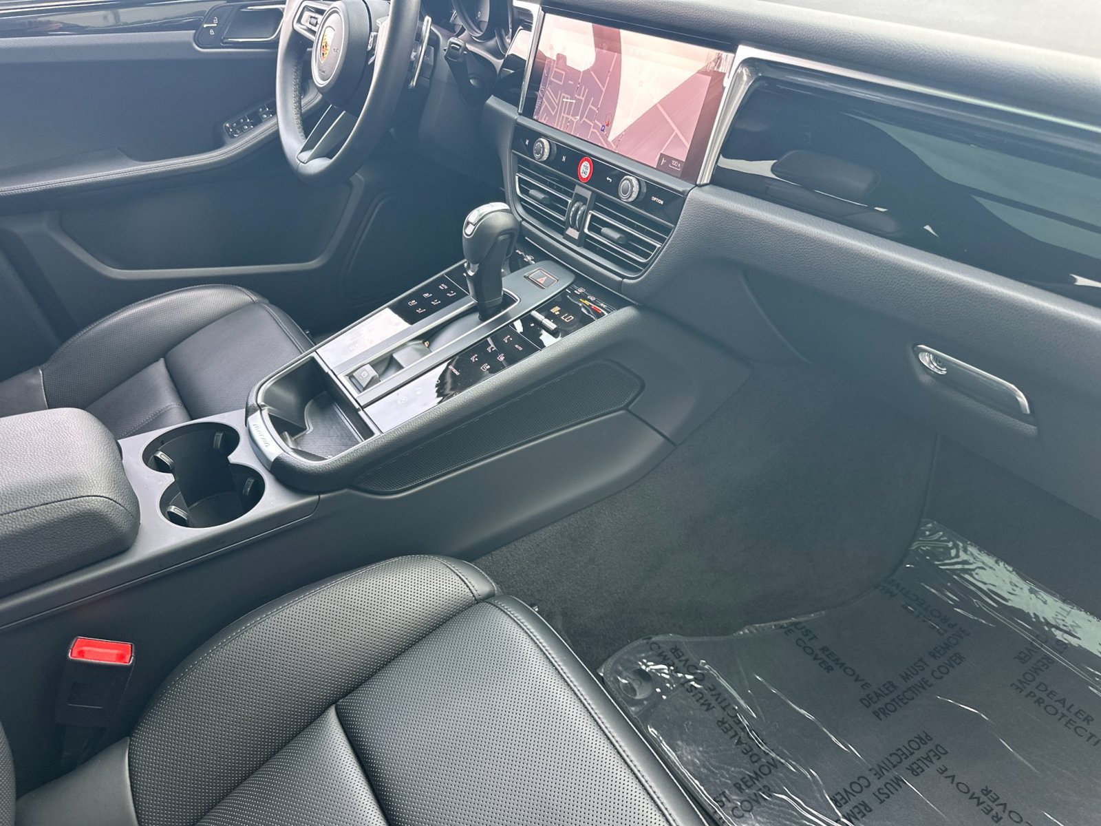 Certified 2026 Porsche Macan AWD/4WD image 23