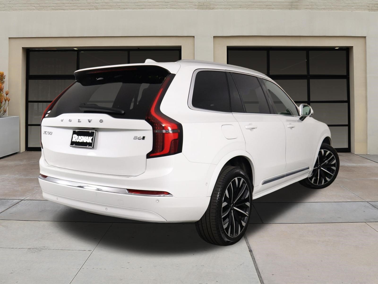 Used 2026 Volvo XC90 B6 Plus w/ Protection Package Premier AWD/4WD image 4