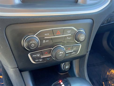 Used 2022 Dodge Charger SXT image 21