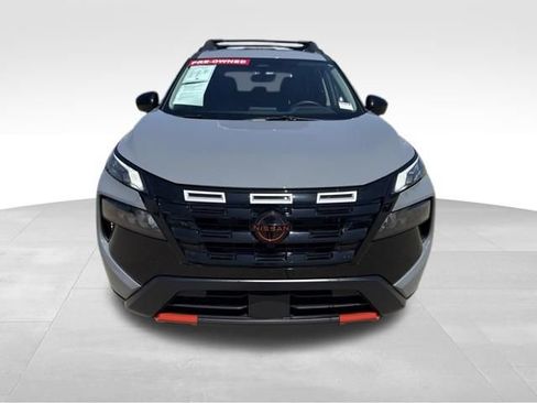 Used 2025 Nissan Rogue SV AWD/4WD image 3