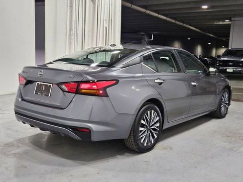 Used 2024 Nissan Altima 2.5 SV FWD image 5