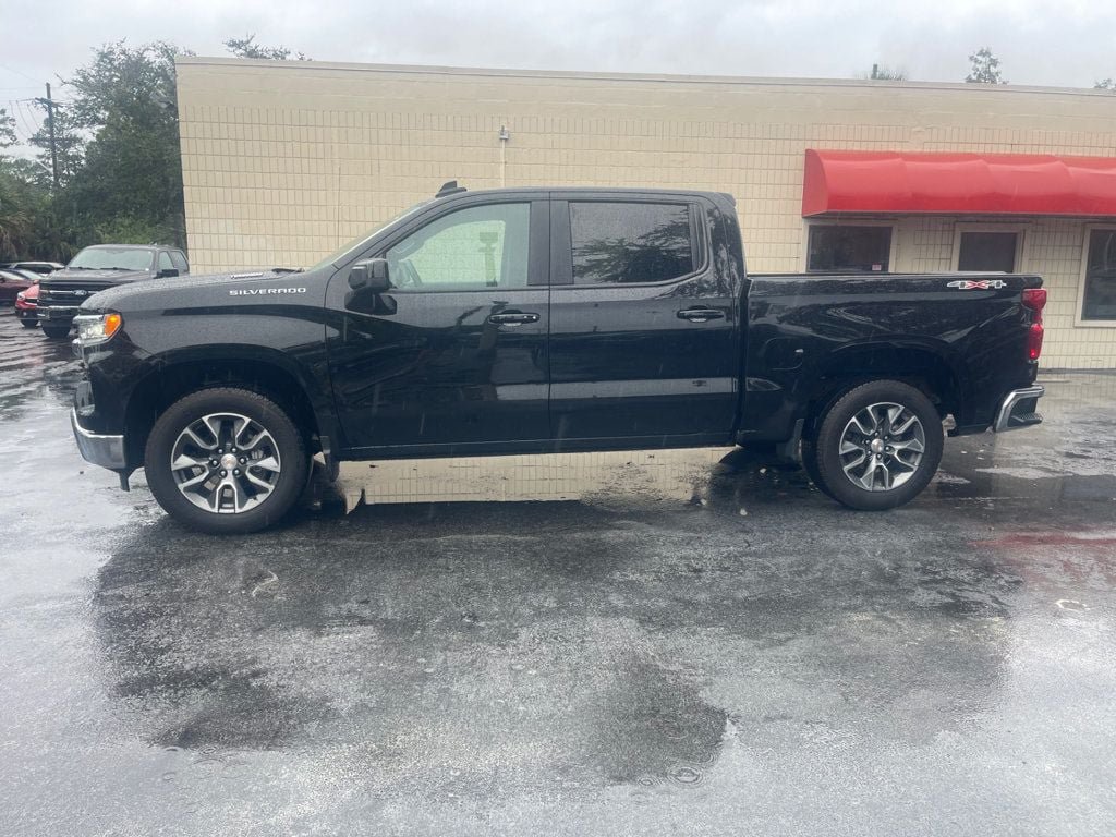 Used 2025 Chevrolet Silverado 1500 LT AWD/4WD image 2