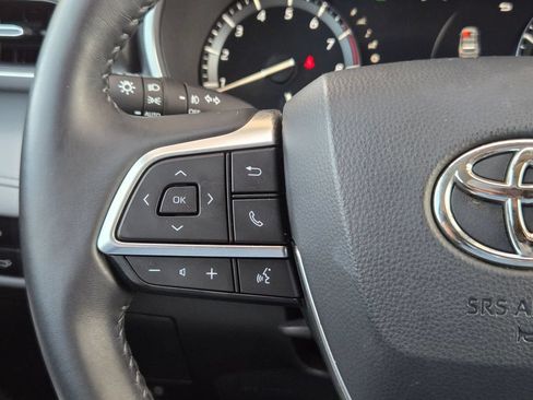 Used 2021 Toyota Highlander XLE FWD image 21