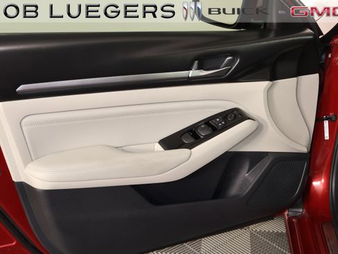 Used 2023 Nissan Altima 2.5 SL image 7