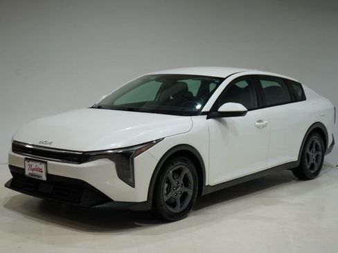 Used 2025 Kia K4 LXS image 3