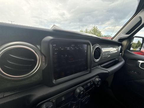 Used 2022 Jeep Gladiator Overland w/ LED Lighting Group AWD/4WD image 19