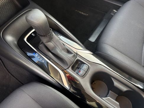 Used 2020 Toyota Corolla LE image 21