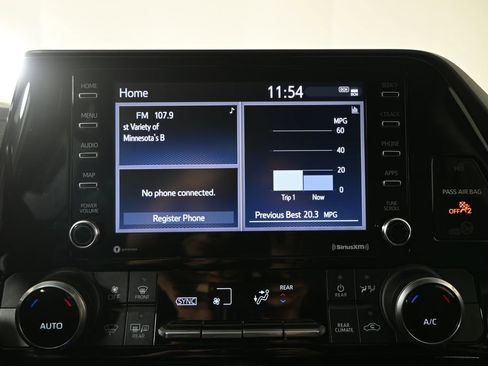 Used 2021 Toyota Highlander L image 27