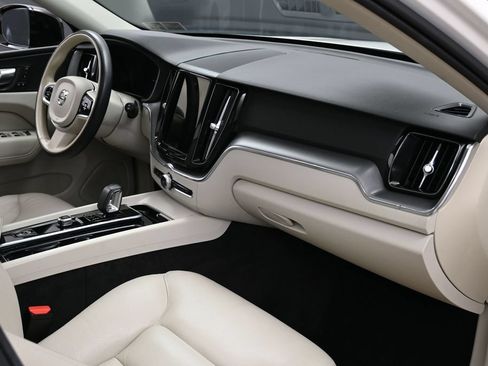 Used 2024 Volvo XC60 B5 Core w/ Protection Package Premier AWD/4WD image 19