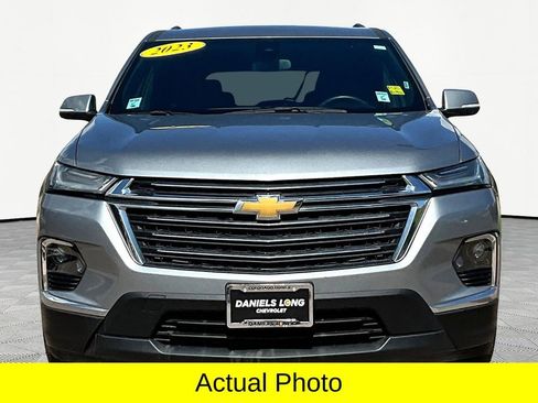 Used 2023 Chevrolet Traverse LT image 3