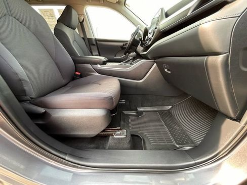 Used 2022 Toyota Highlander LE image 26
