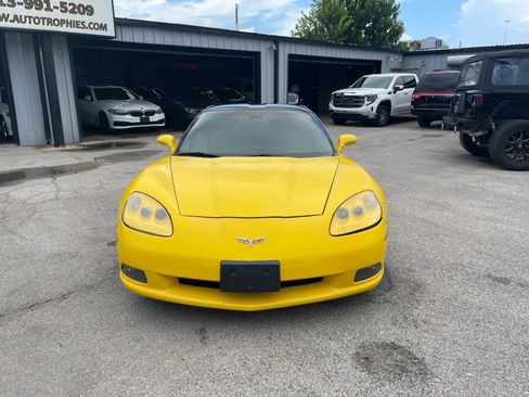 Used 2006 Chevrolet Corvette Coupe w/ Preferred Equipment Group RWD image 2