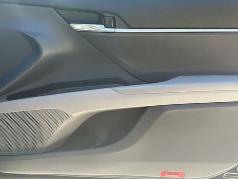 Used 2022 Toyota Camry LE image 14