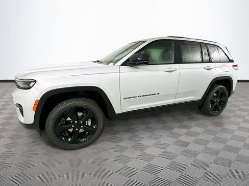 New 2025 Jeep Grand Cherokee Altitude AWD/4WD image 23
