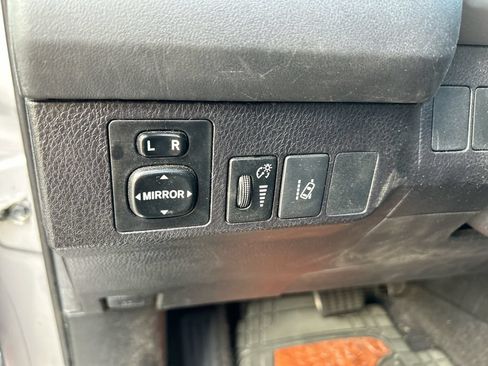 Used 2018 Toyota RAV4 LE FWD image 13
