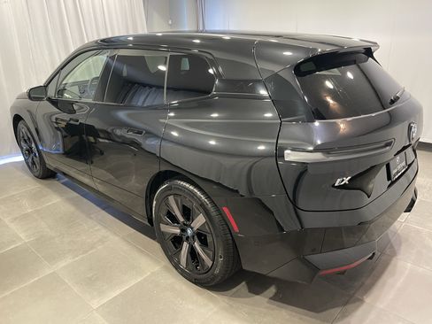 Used 2024 BMW iX xDrive50 w/ Sport Package AWD/4WD image 4