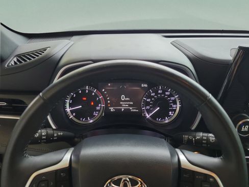 Certified 2023 Toyota Highlander XSE image 17