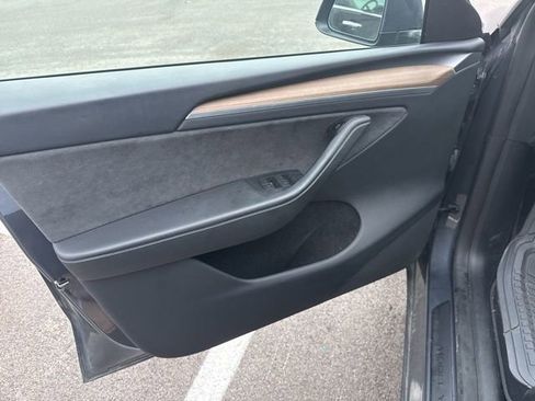 Used 2023 Tesla Model Y Long Range image 10