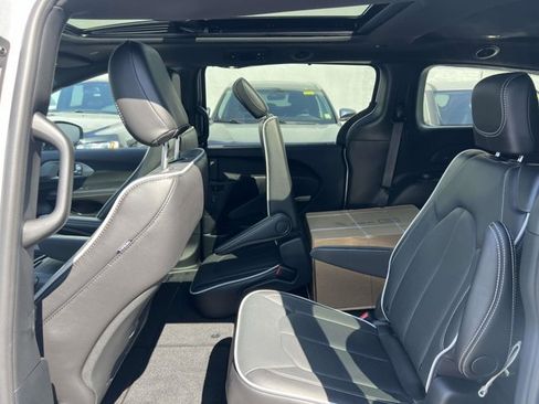 Used 2026 Chrysler Pacifica Limited w/ S Appearance Package AWD/4WD image 10
