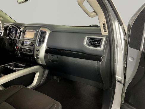 Used 2018 Nissan Titan SV w/ SV Convenience Package AWD/4WD image 27