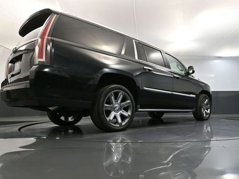 Used 2017 Cadillac Escalade ESV Luxury image 55