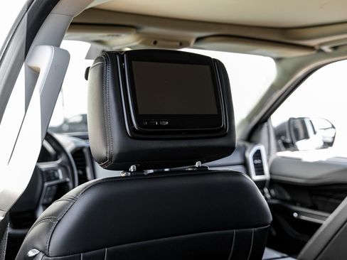 Used 2018 Ford Expedition Platinum image 38