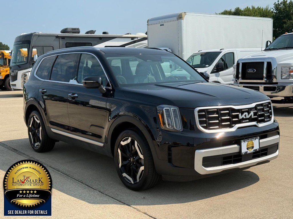 Used 2025 Kia Telluride S AWD/4WD image 3
